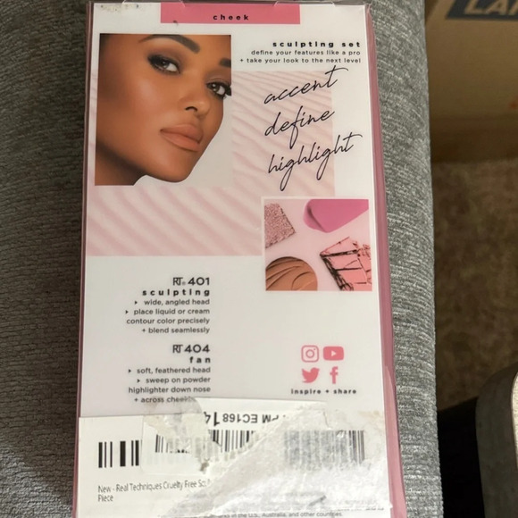 Real Techniques Pink Sculpting Set - Picture 2 of 2